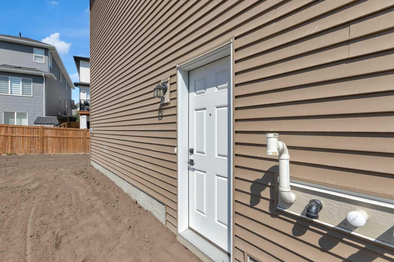 172 Starling Place NW