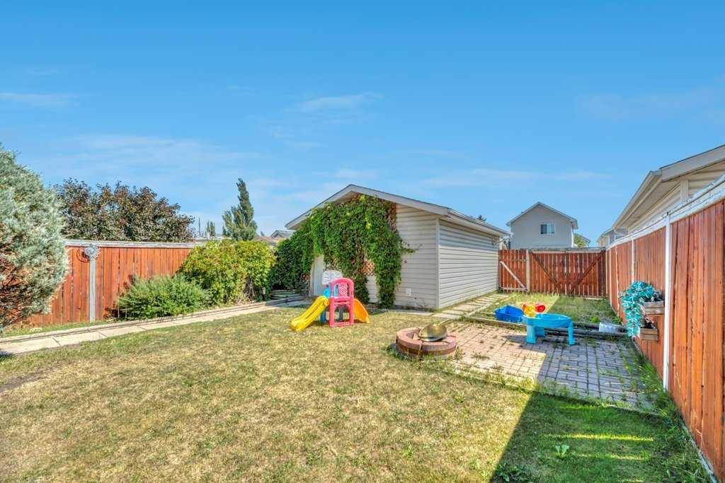 118 Tarington Close NE