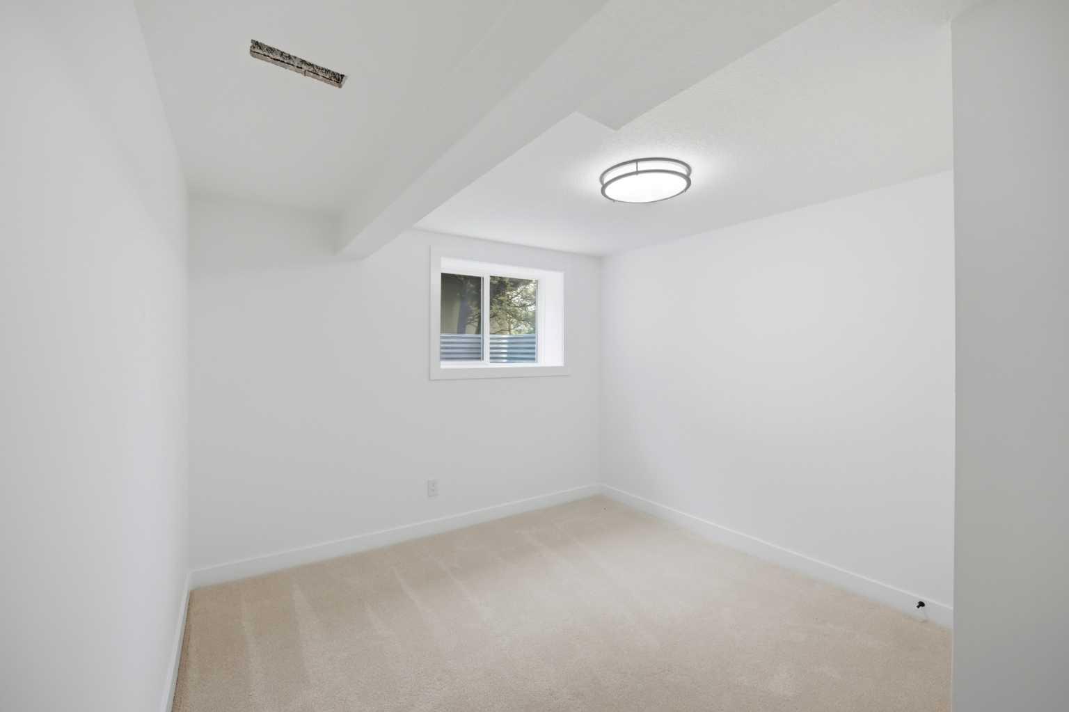300 Edgehill Drive NW