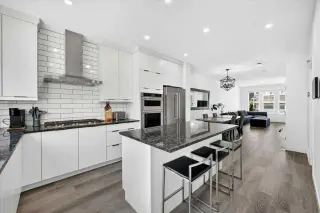 40 Amblefield View NW