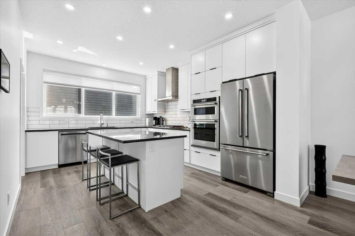 40 Amblefield View NW