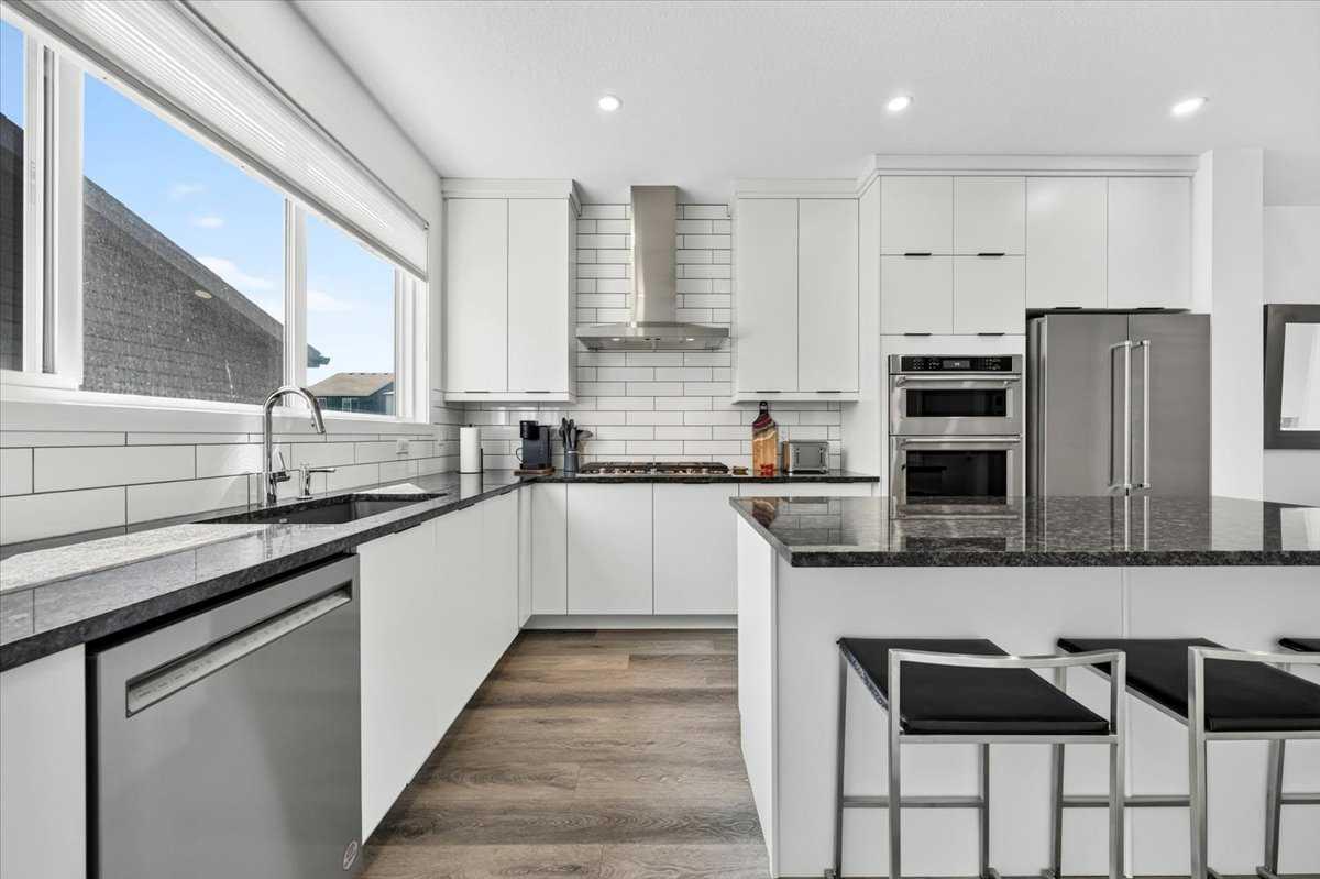 40 Amblefield View NW