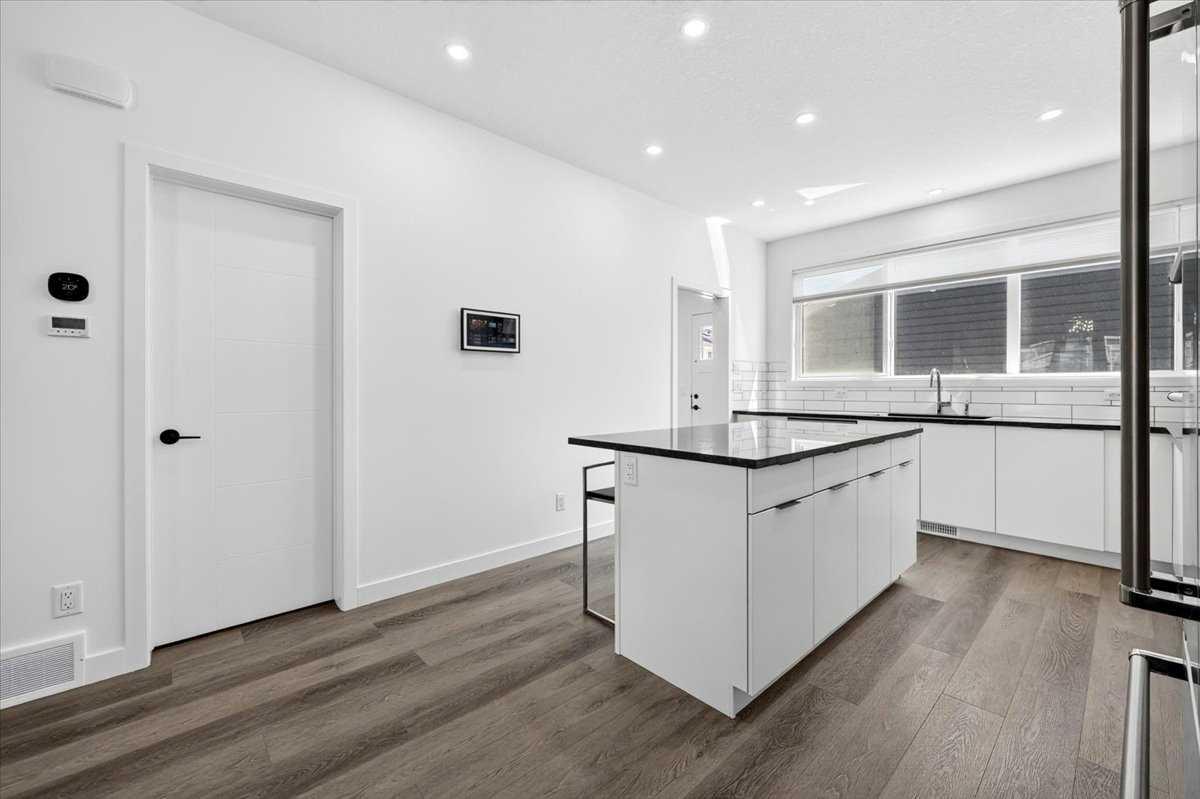 40 Amblefield View NW