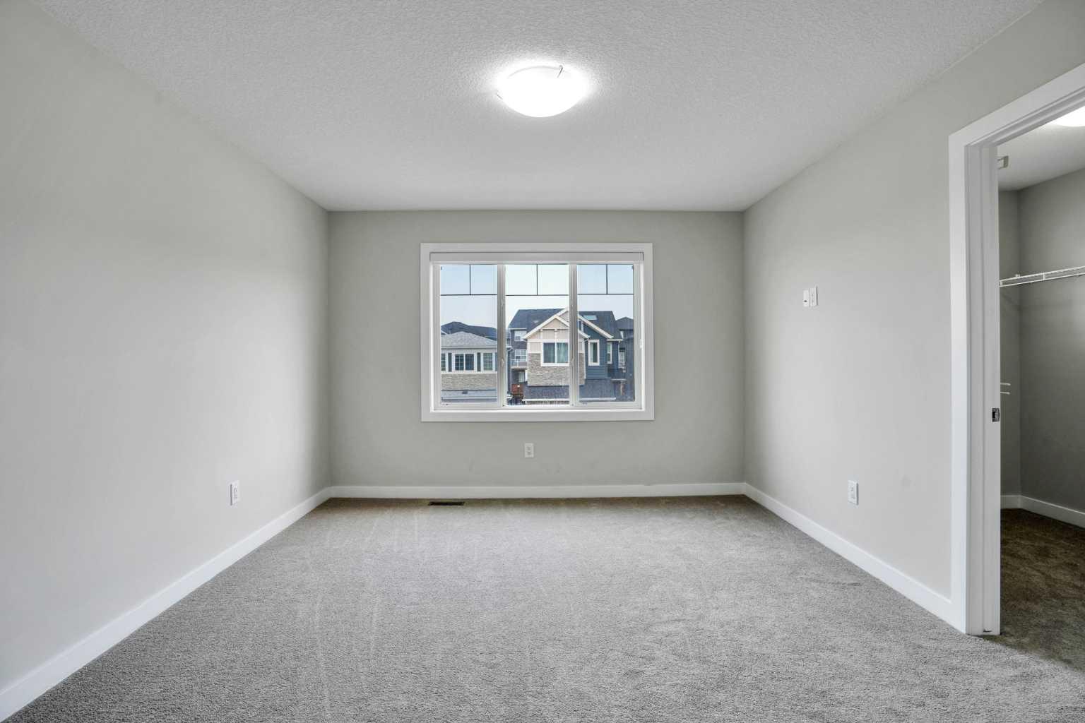 368 Nolanhurst Crescent NW