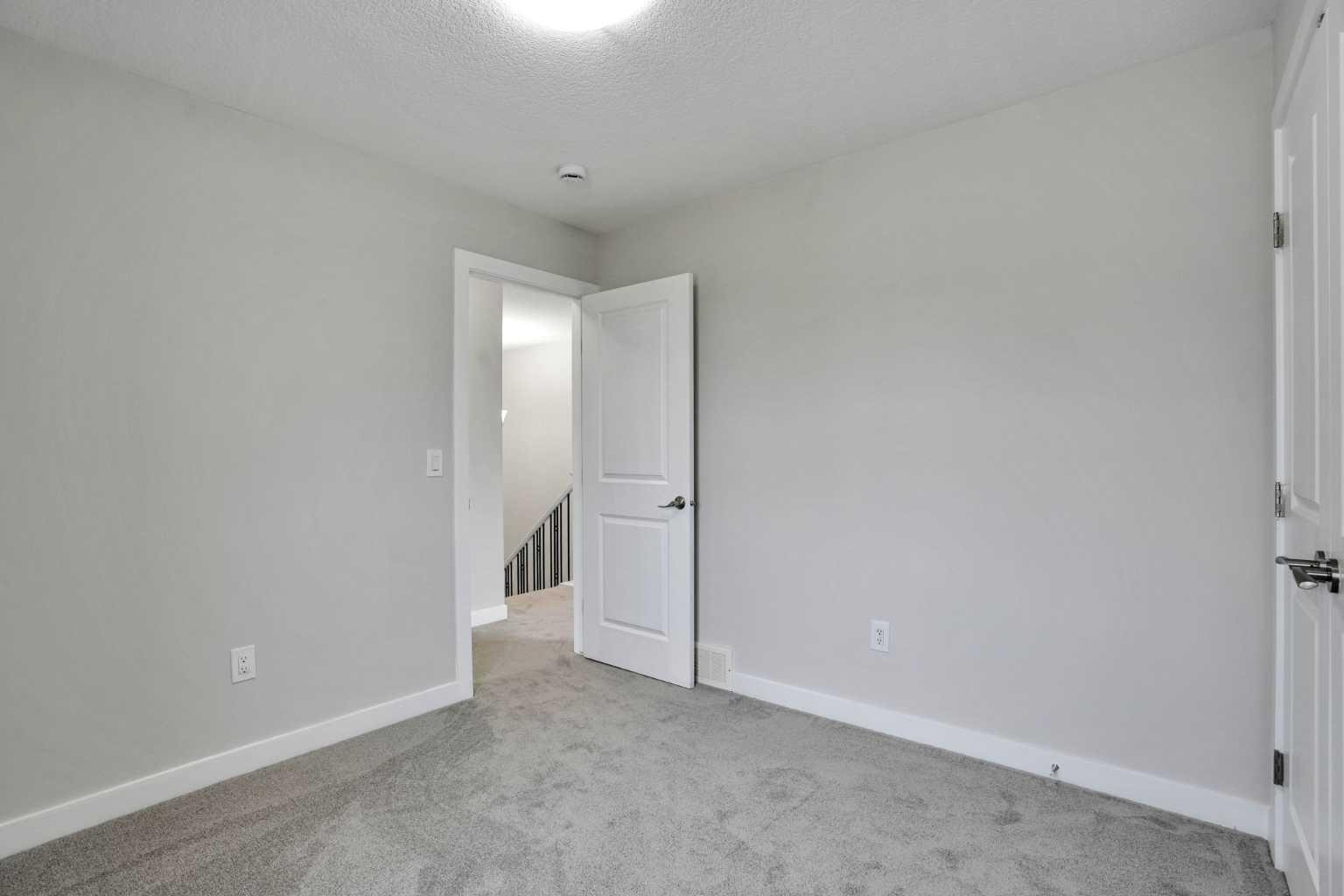 368 Nolanhurst Crescent NW