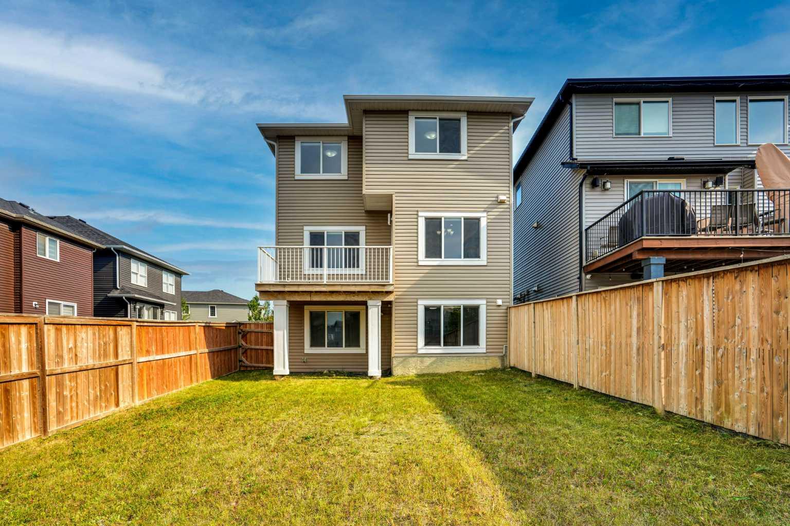 368 Nolanhurst Crescent NW