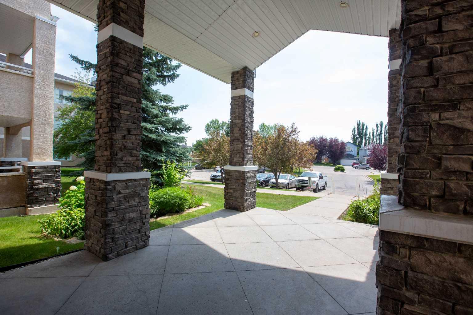 201, 20 Country Hills View NW