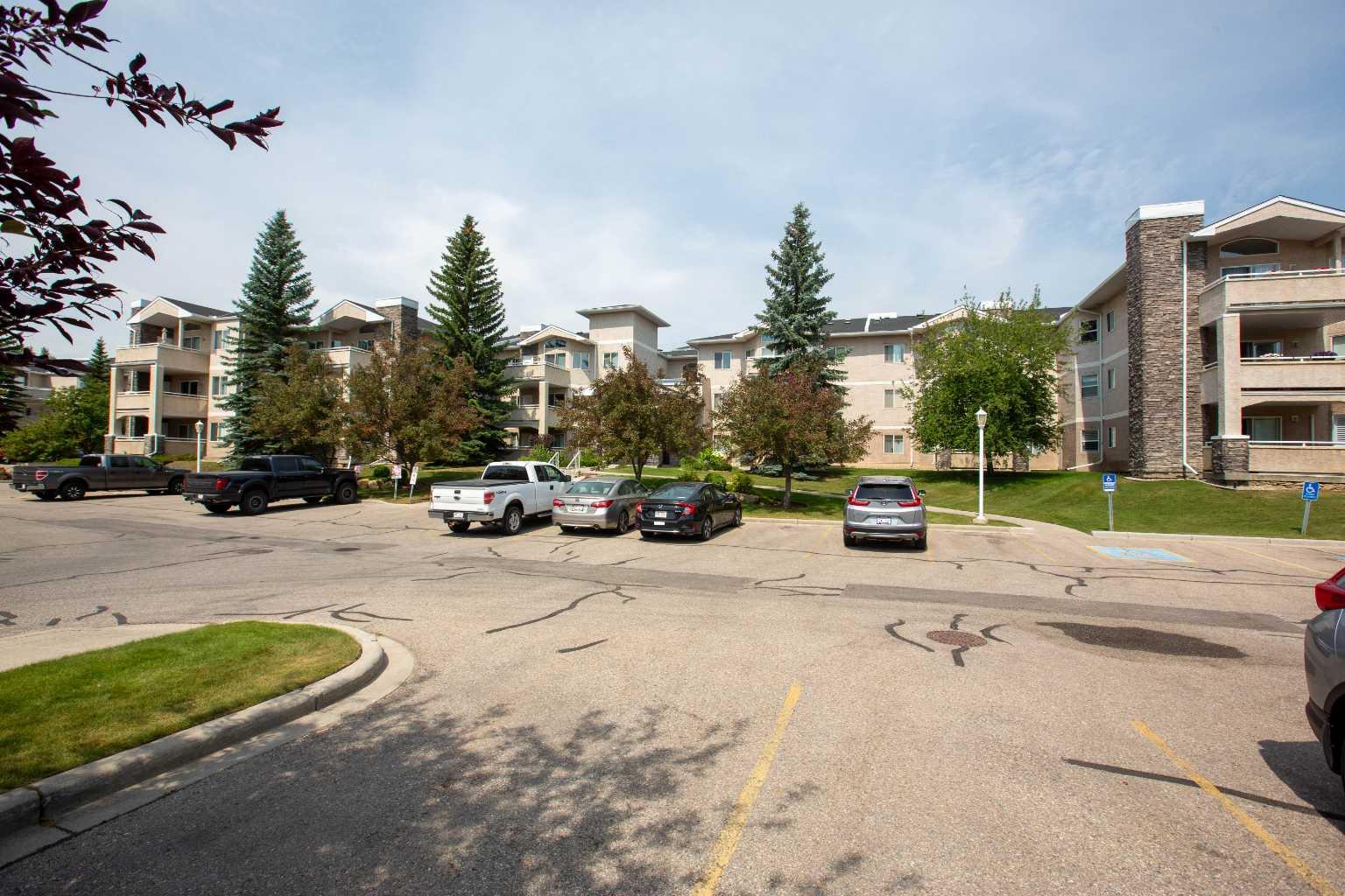 201, 20 Country Hills View NW