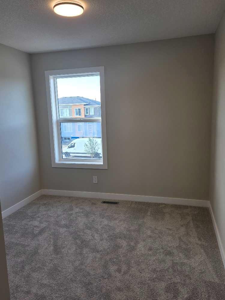 195 Lanark Gate SE