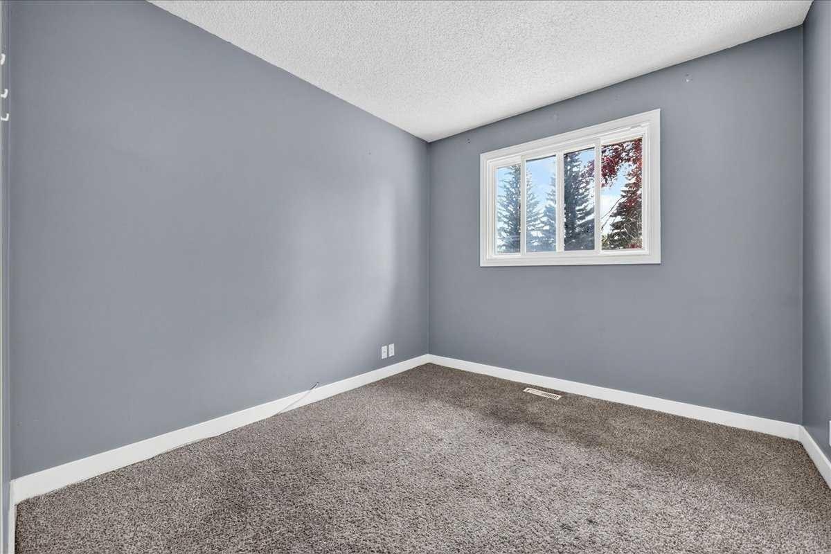 136 Templeview Place NE