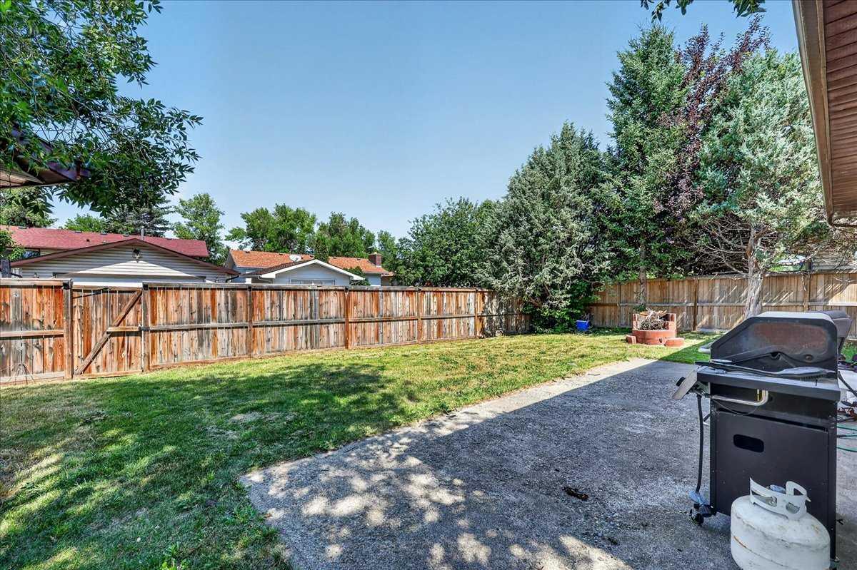 136 Templeview Place NE