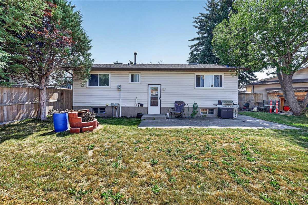 136 Templeview Place NE