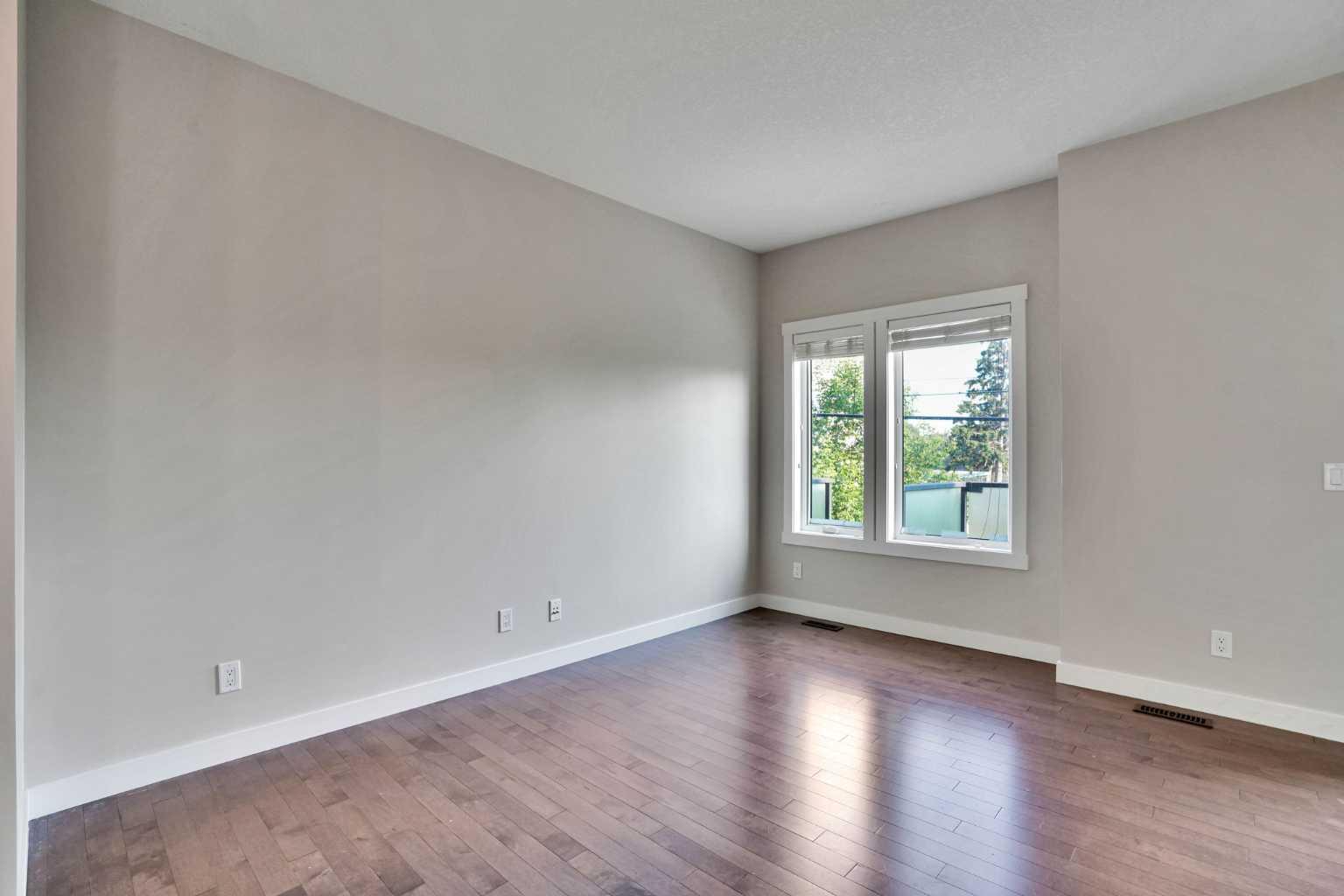 118, 28 Mcdougall Court NE
