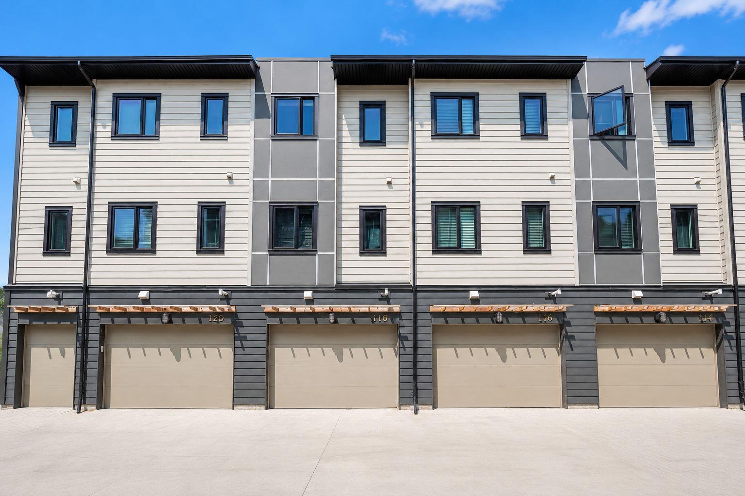 118, 28 Mcdougall Court NE