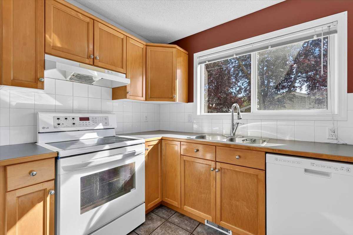 155 Tarington Green NE