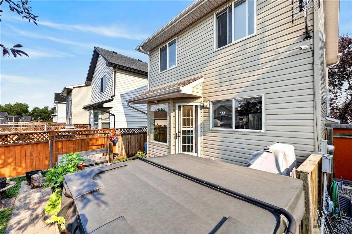 155 Tarington Green NE