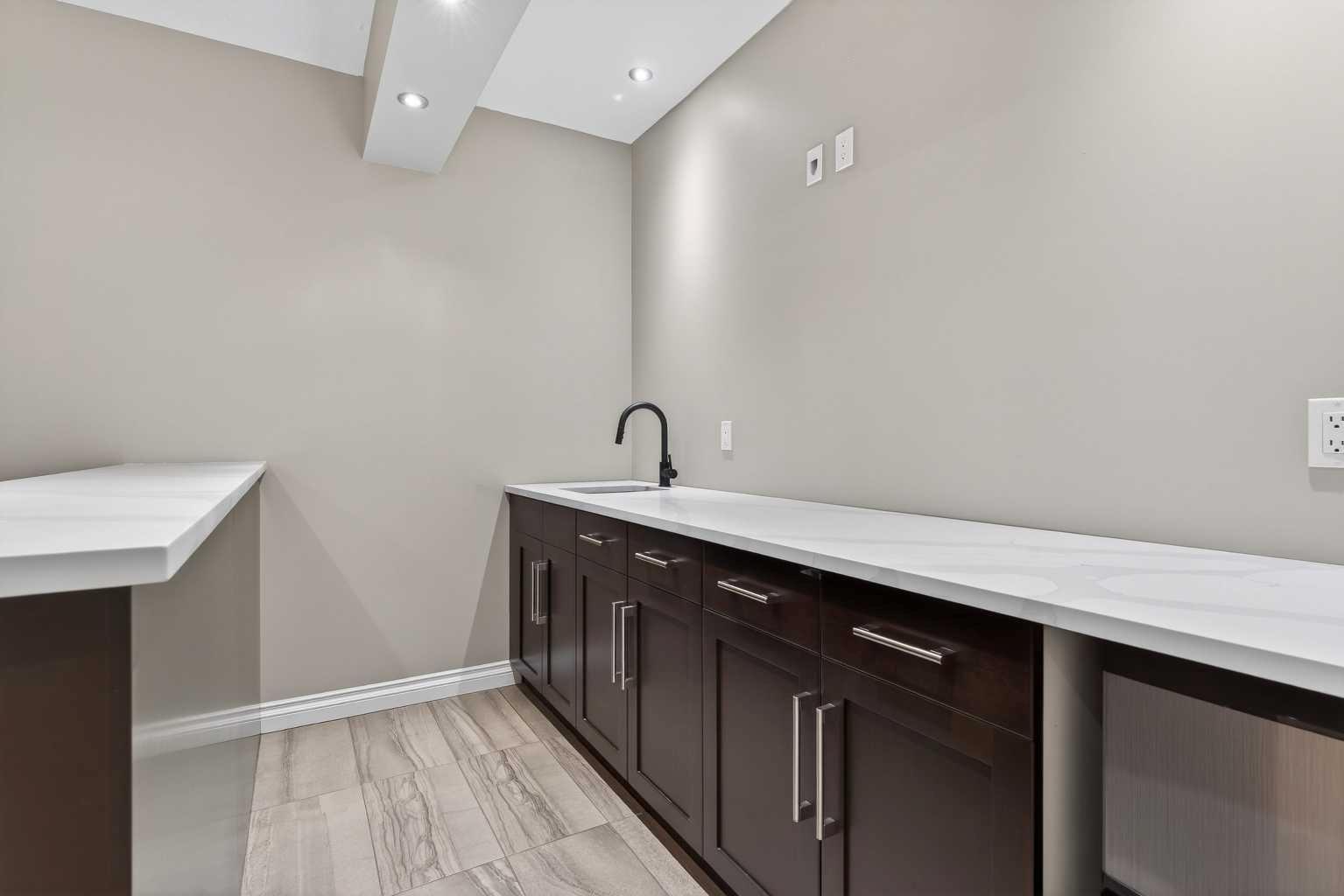 159 Sherwood Crescent NW