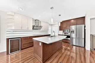 136 Midlawn Close SE