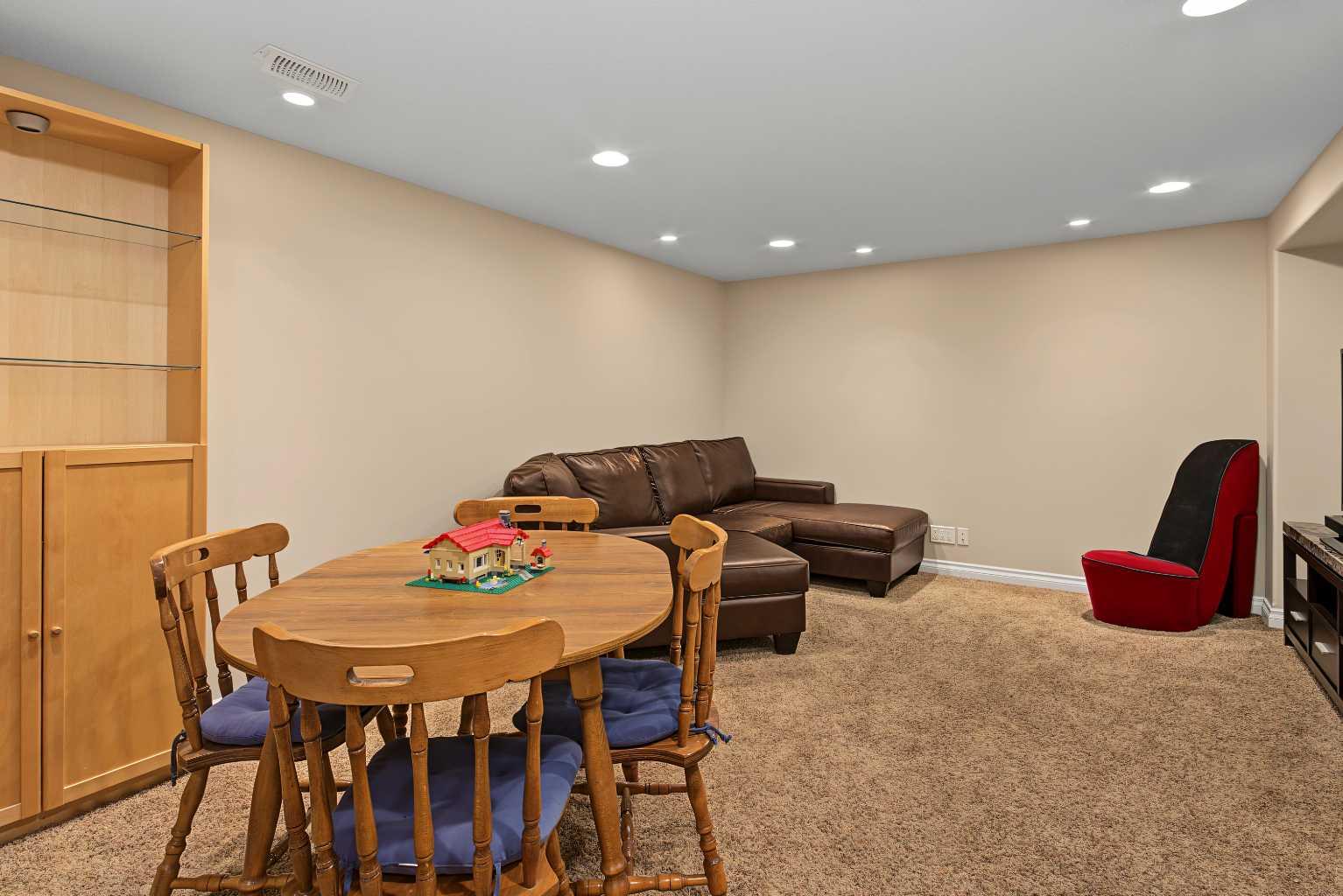21 Edgebrook Park NW