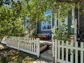 457 Elgin Gardens SE