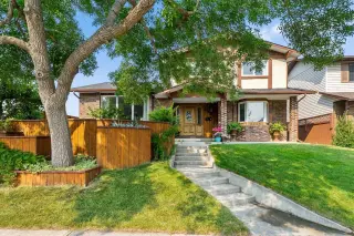 152 Templewood Road NE