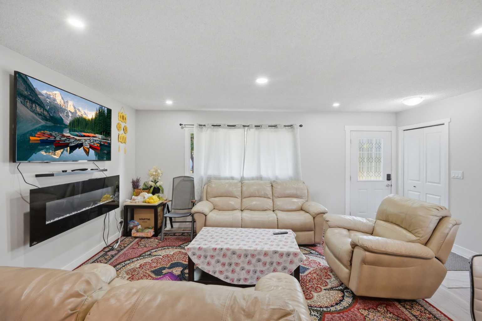 731 Maryvale Way NE