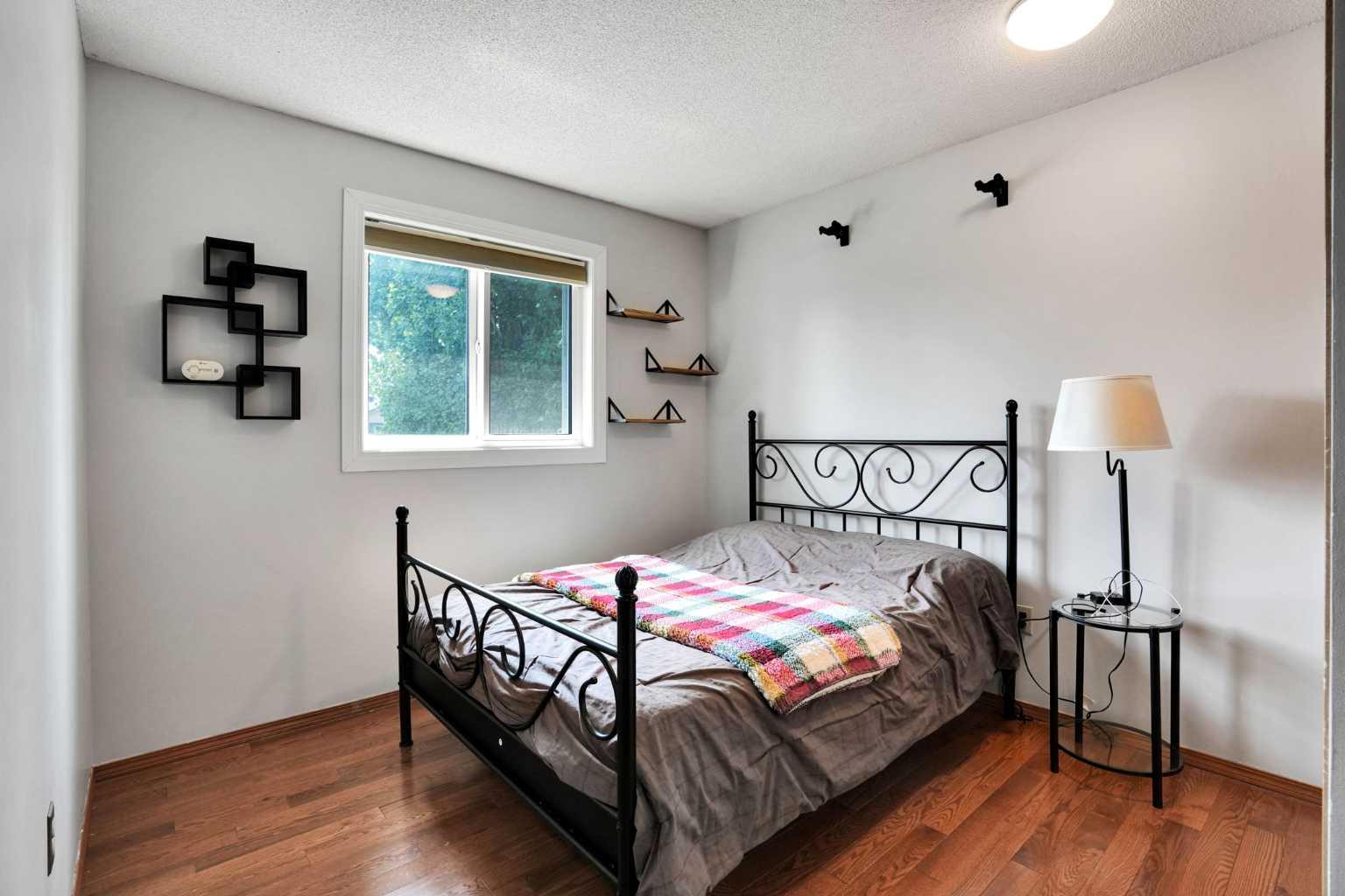 16 Sun Harbour Crescent SE