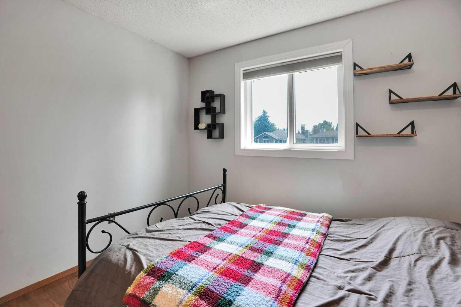 16 Sun Harbour Crescent SE