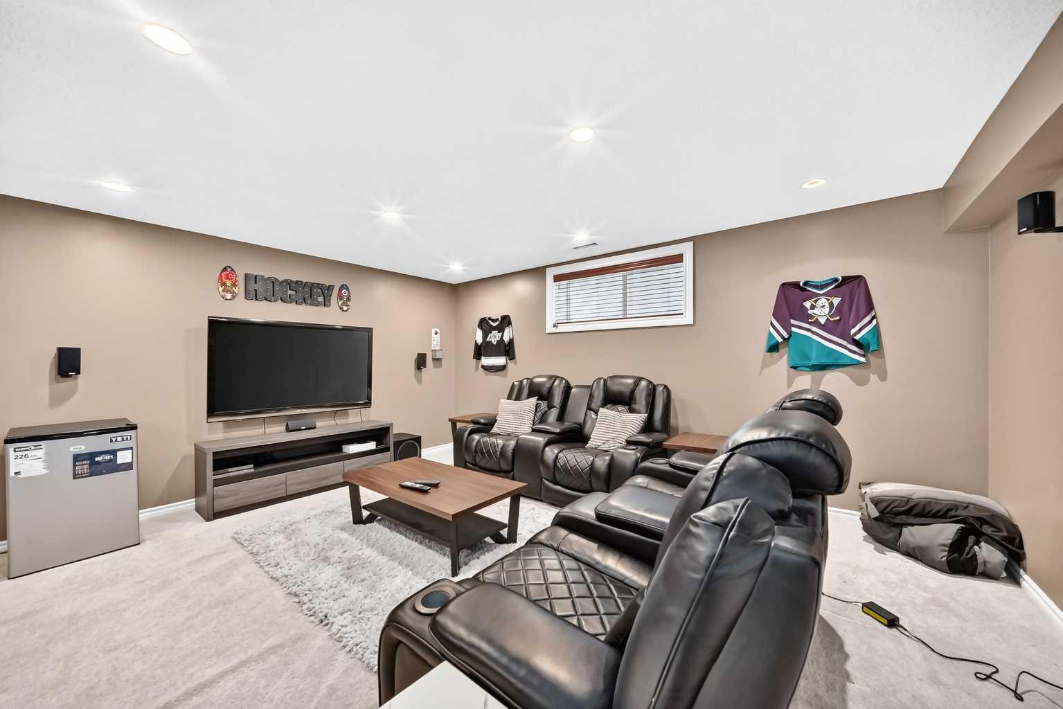121 Chapalina Heights SE
