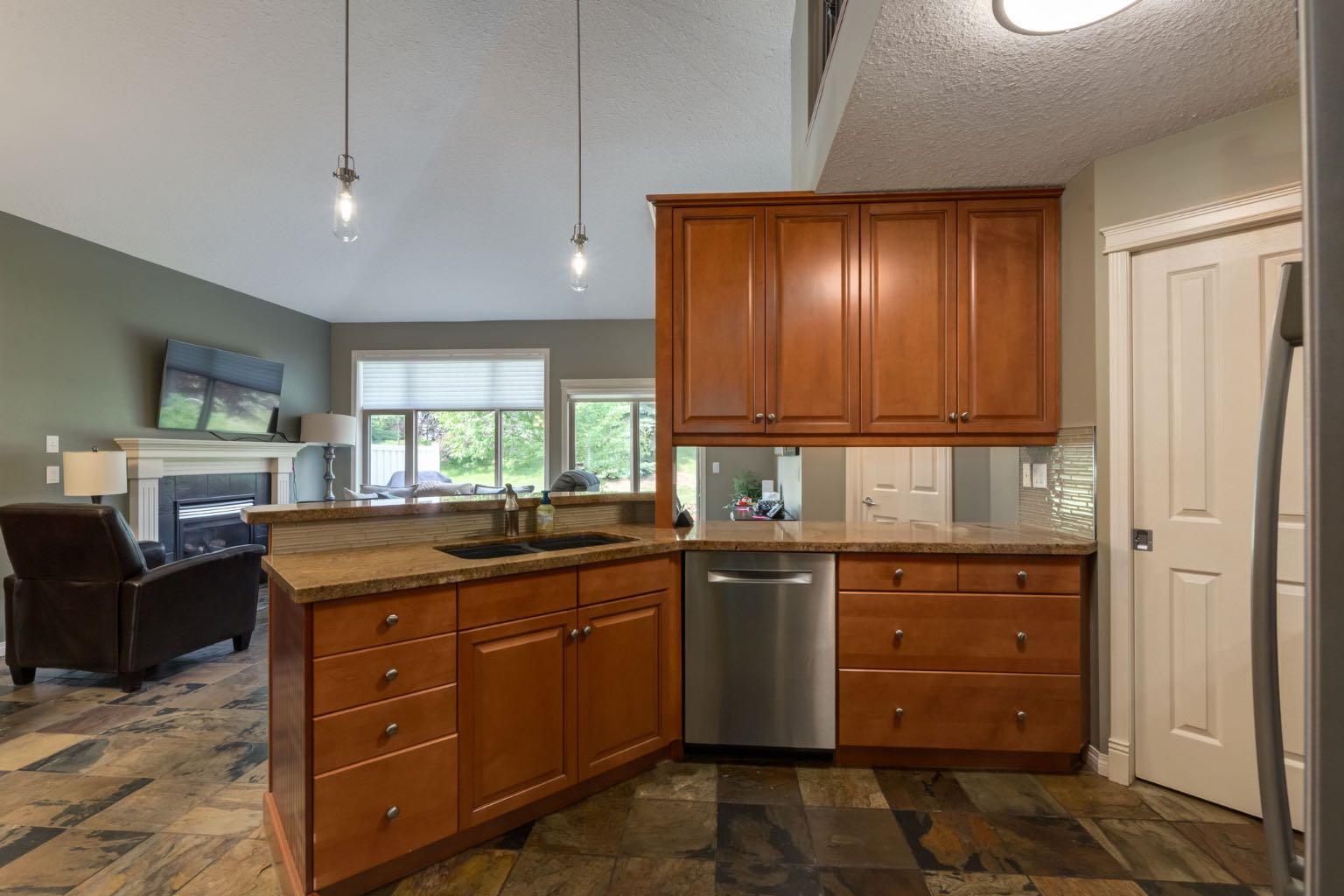 218 Springbank Villas SW