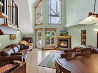307, 155 Crossbow Place 