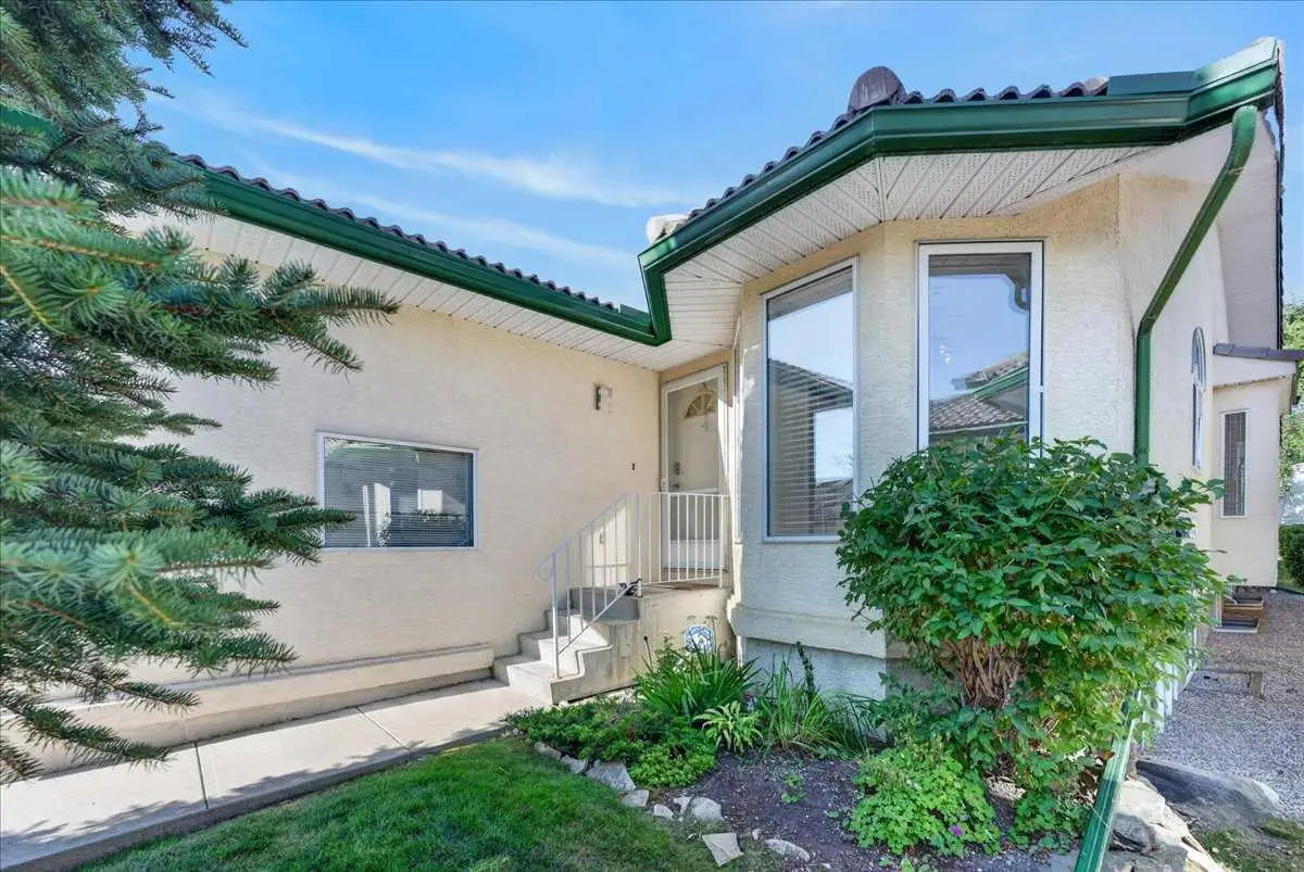 21 Strathearn Gardens SW