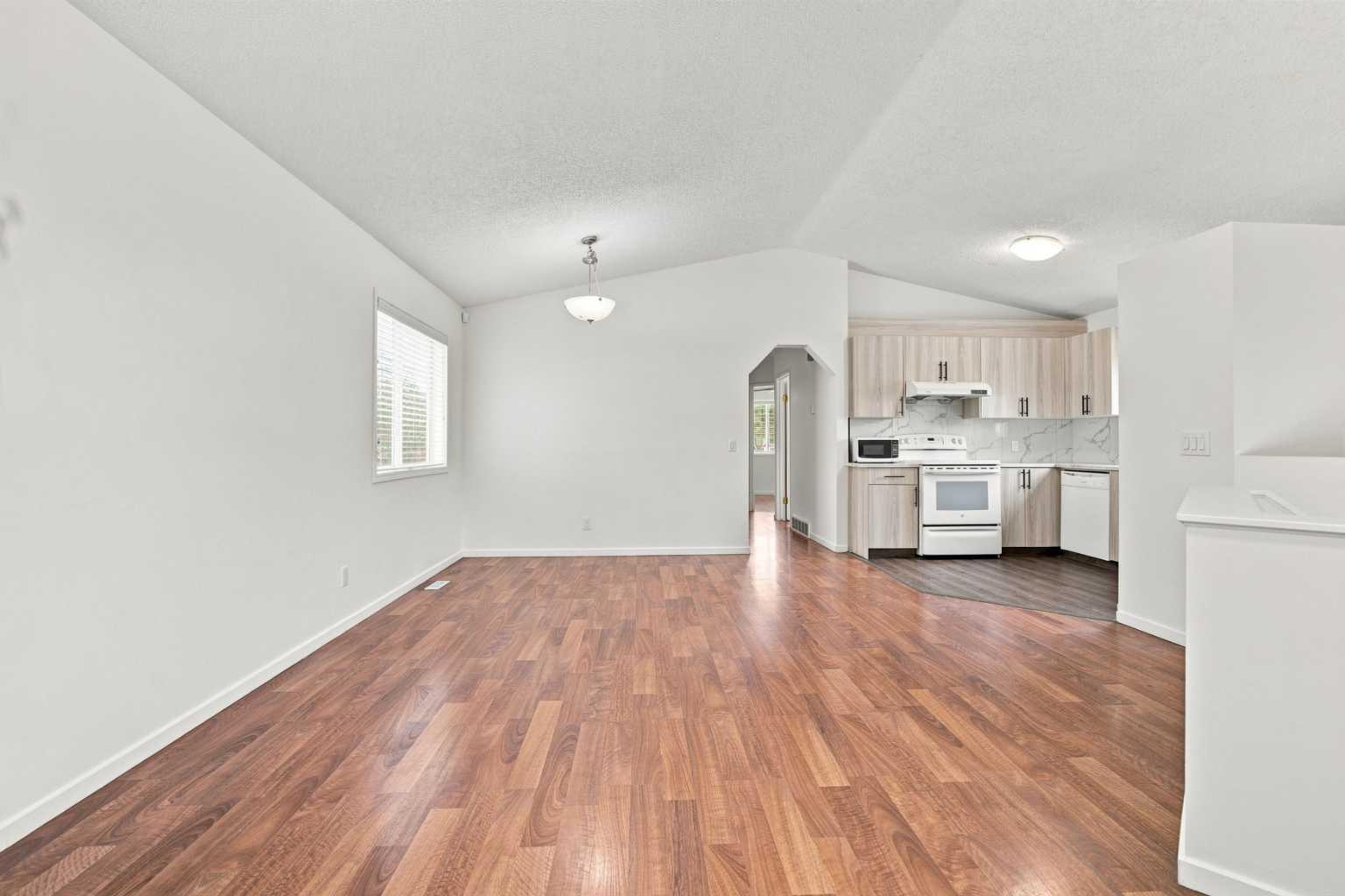 11 Martin Crossing Rise NE