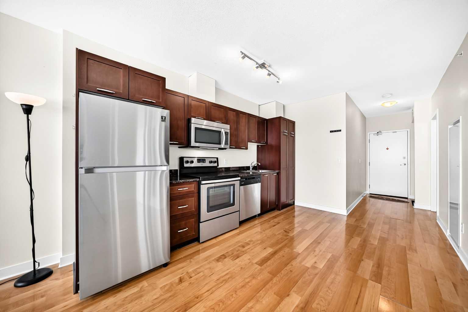 1304, 3820 Brentwood  NW