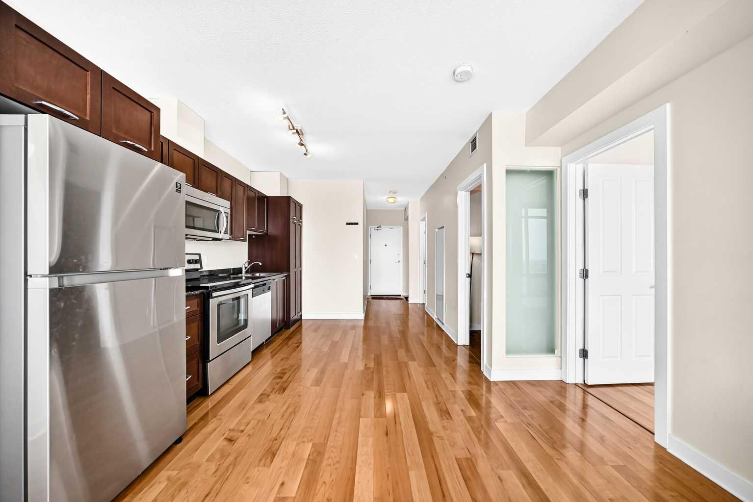 1304, 3820 Brentwood  NW