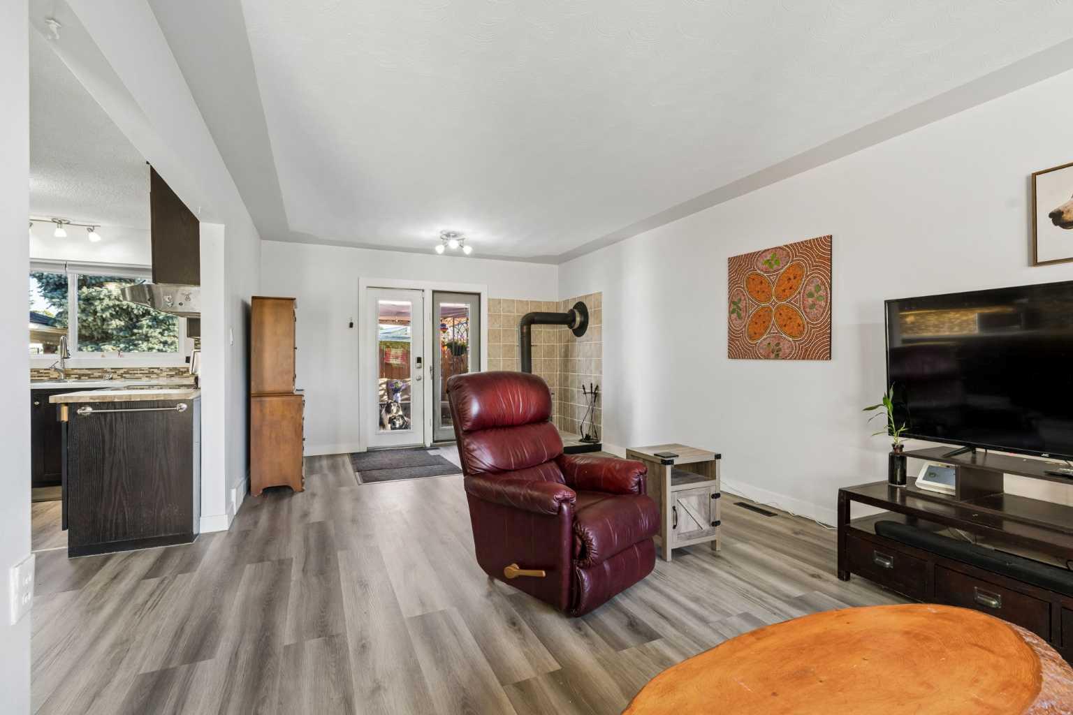 5635 Travis Crescent NE