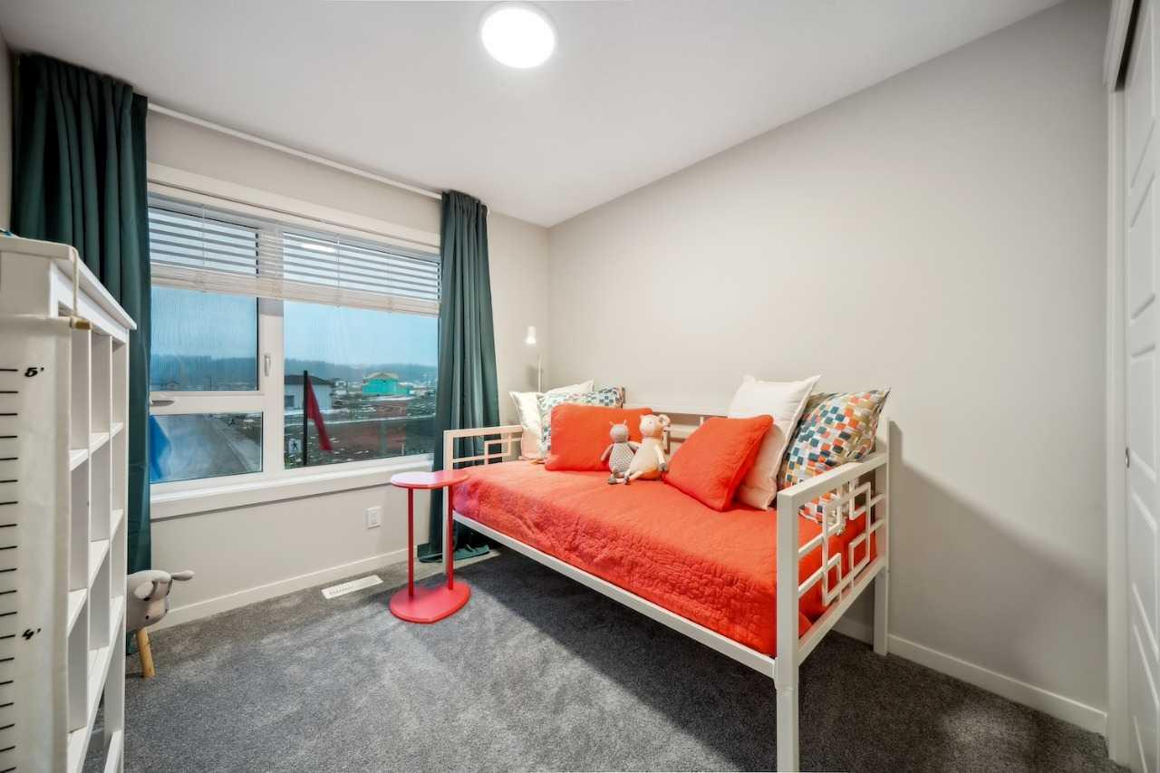 232 Vantage Drive 