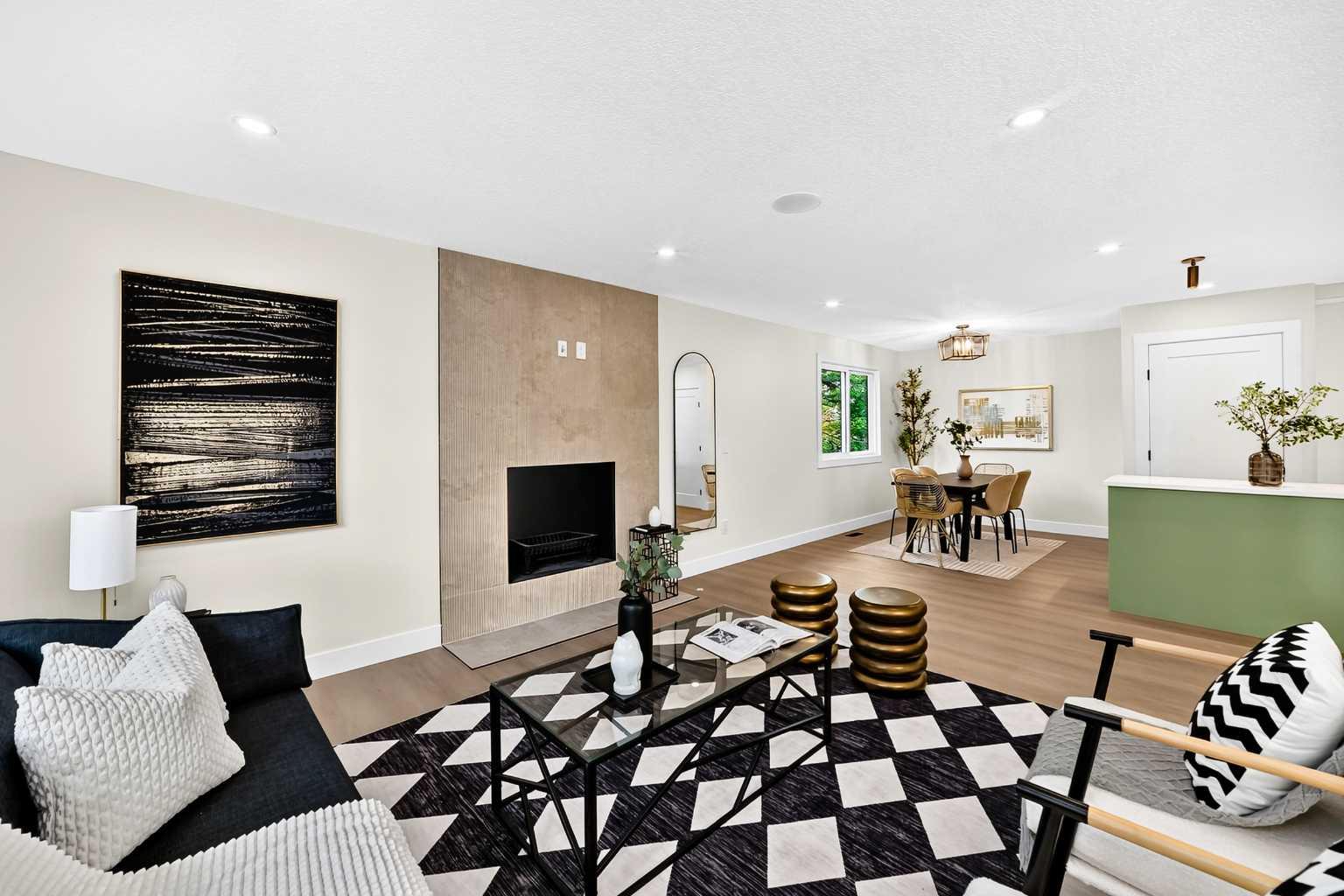 307 Silverthorn Way NW