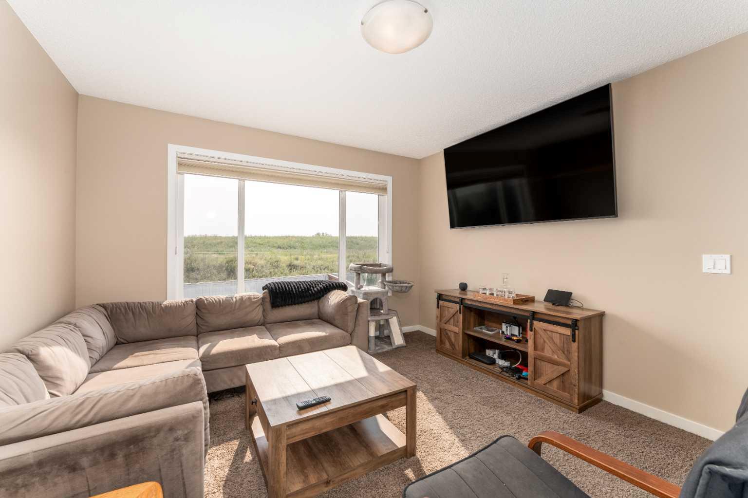 562 River Heights Crescent 