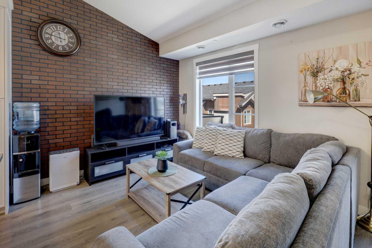 214 Livingston Common NE