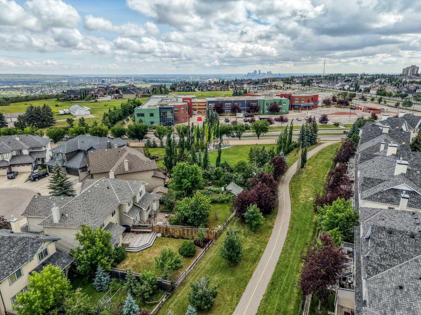 43 Cougar Ridge Bay SW
