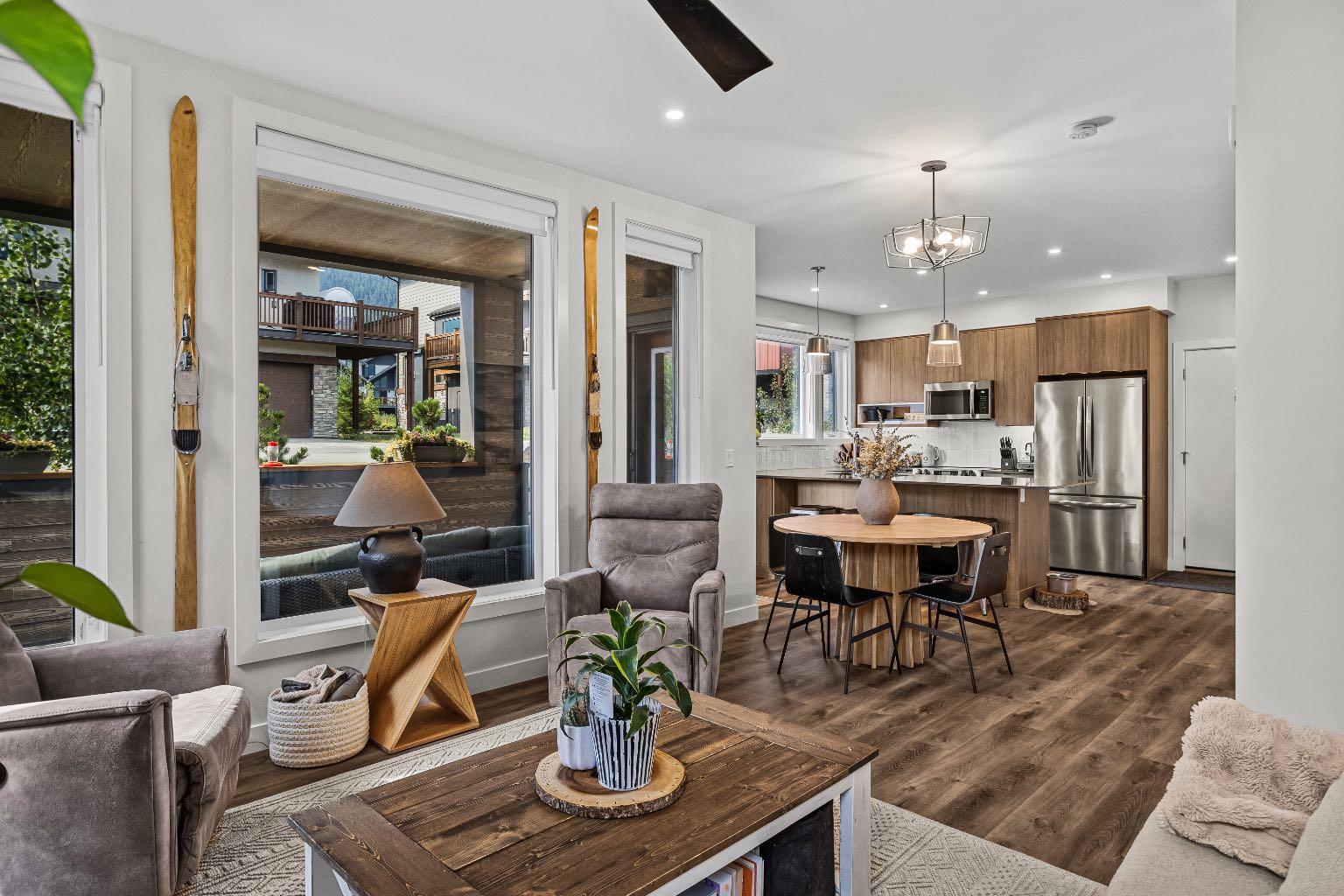 204i, 209 Stewart Creek Rise 