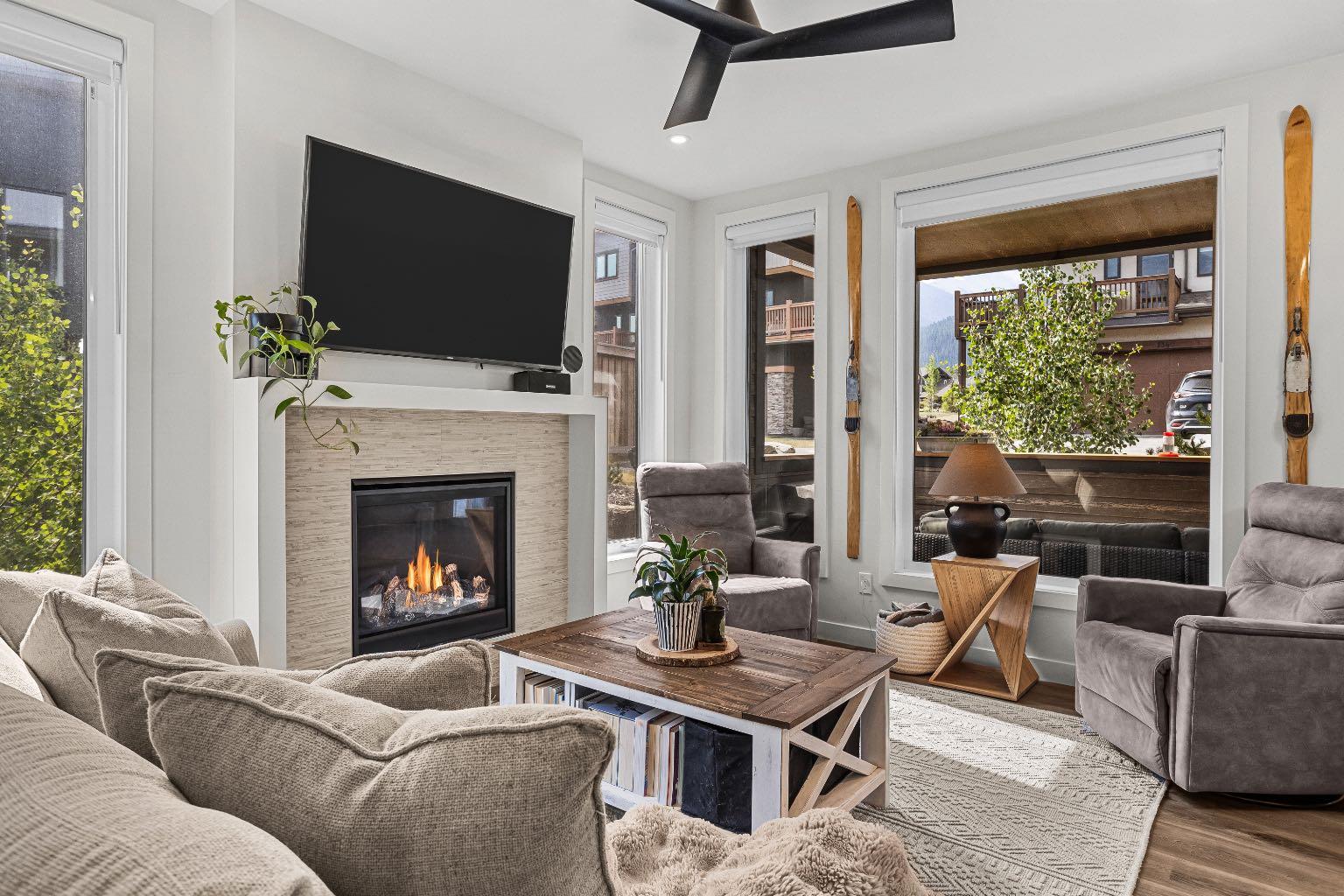 204i, 209 Stewart Creek Rise 