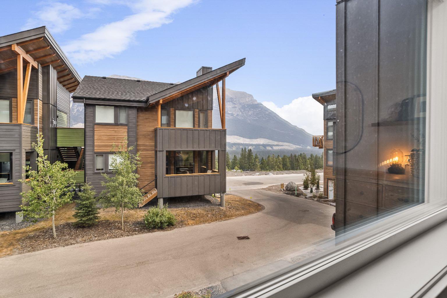 204i, 209 Stewart Creek Rise 