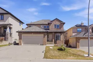 18 Royal Crest Way NW