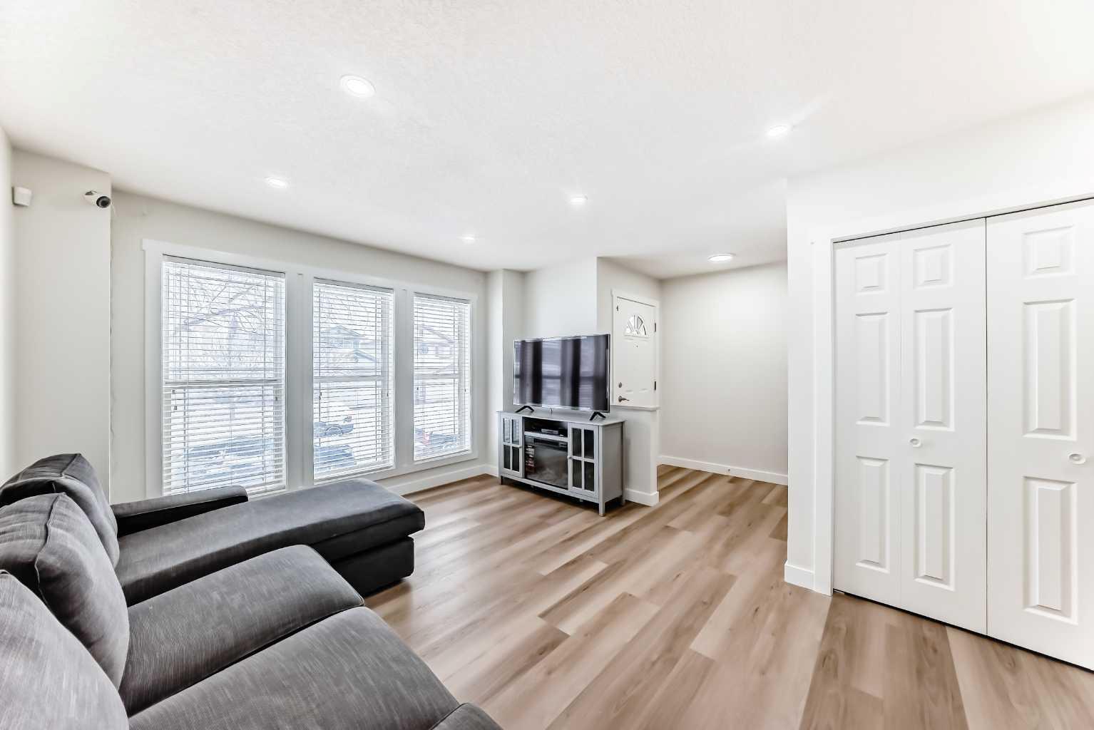 170 Country Hills Heights 