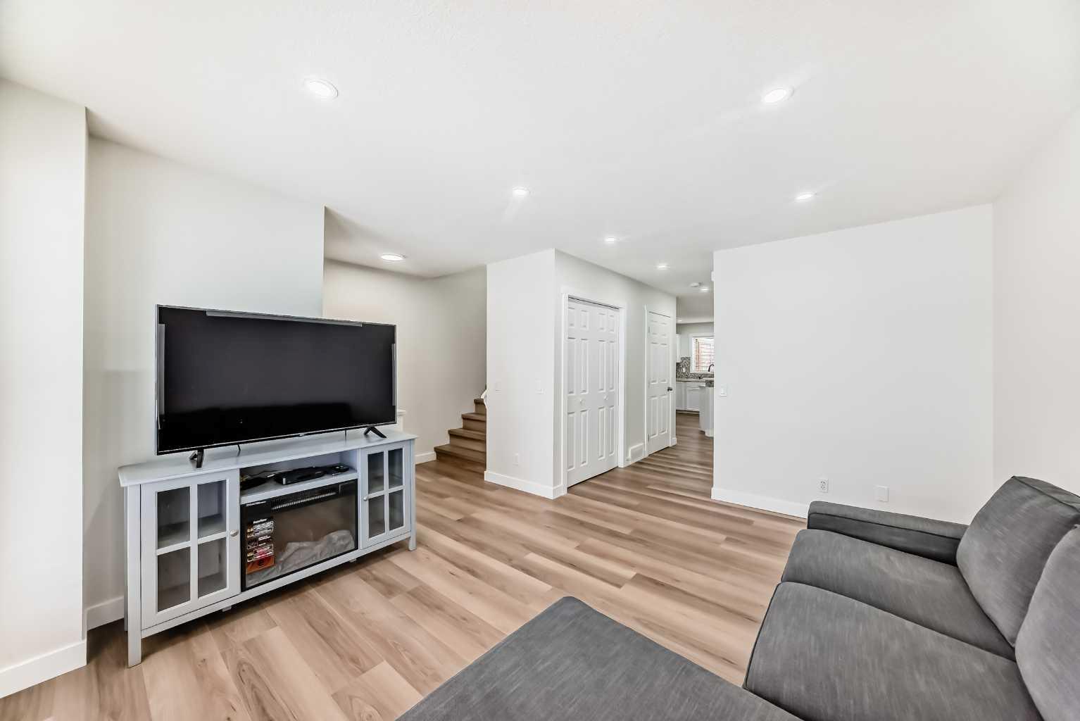 170 Country Hills Heights 