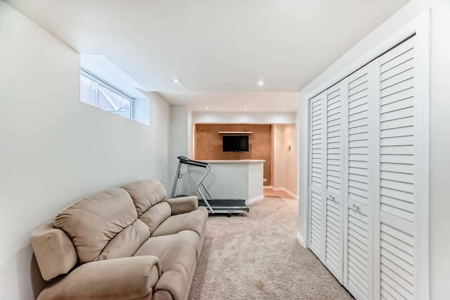 170 Country Hills Heights 