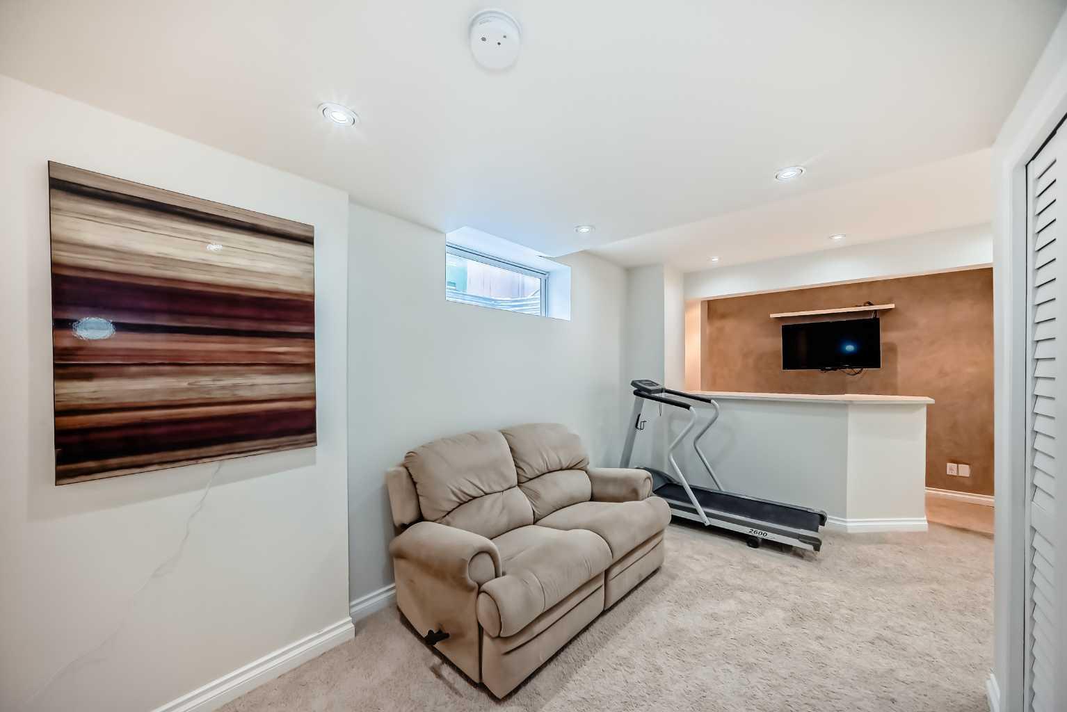 170 Country Hills Heights 