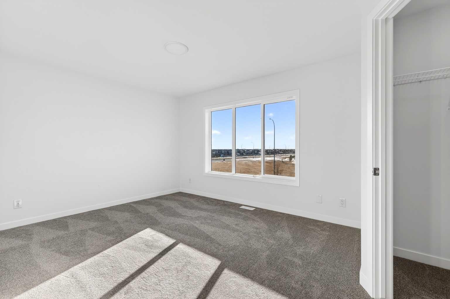 12 Hotchkiss Parade SE